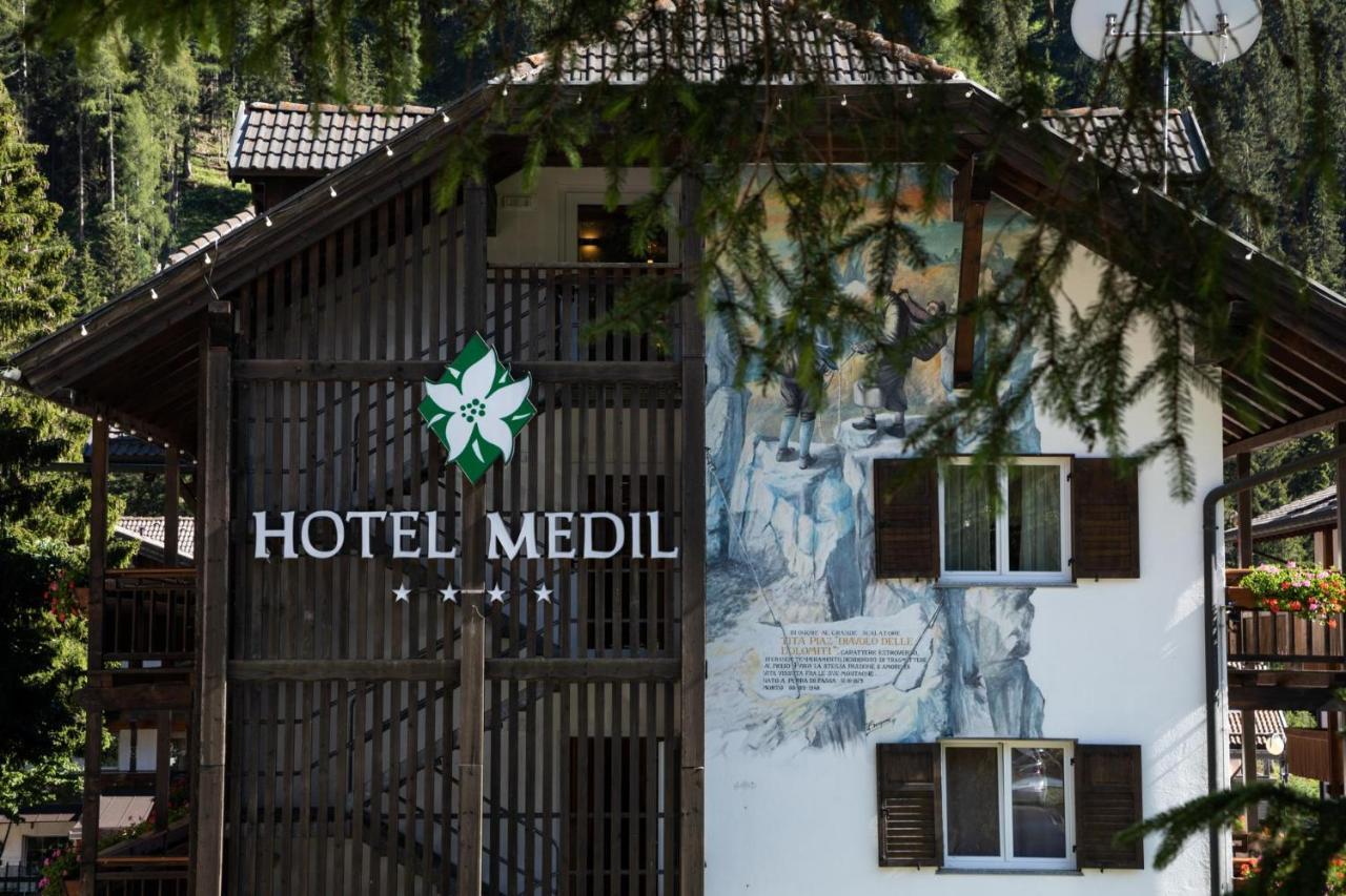 Hotel Medil Campitello di Fassa Exteriör bild